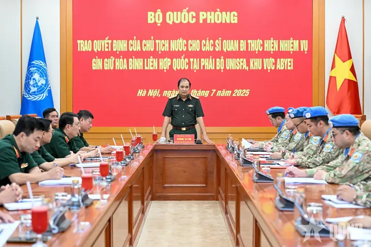 Trao quyết định của Chủ tịch nước cho 3 sĩ quan Quân đội đi gìn giữ hòa bình tại Abyei