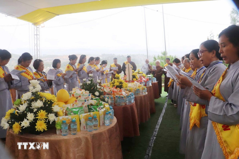 Tình hữu nghị Việt-Lào trong đêm tri ân các anh hùng, liệt sỹ tại Xiengkhouang