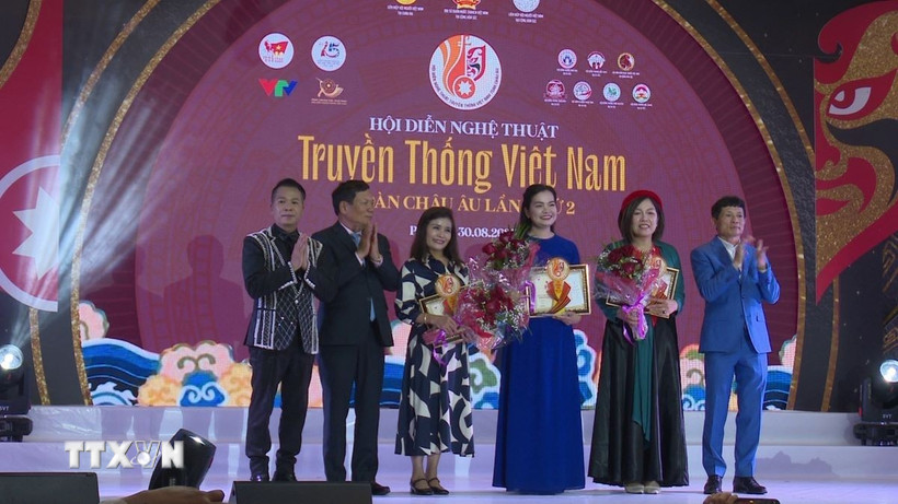 Hội diễn Nghệ thuật Việt tại châu Âu: Kết nối hồn dân tộc