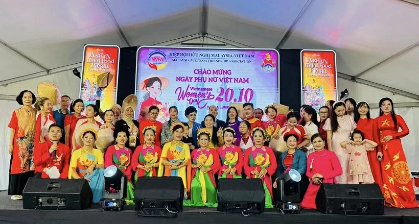 Vẻ đẹp Việt tỏa sáng tại không gian Lễ hội văn hóa ASEAN