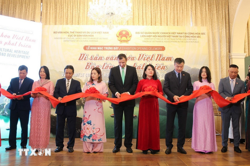Triển lãm Di sản văn hóa Việt Nam tại Prague: Hơi thở Việt giữa lòng châu Âu