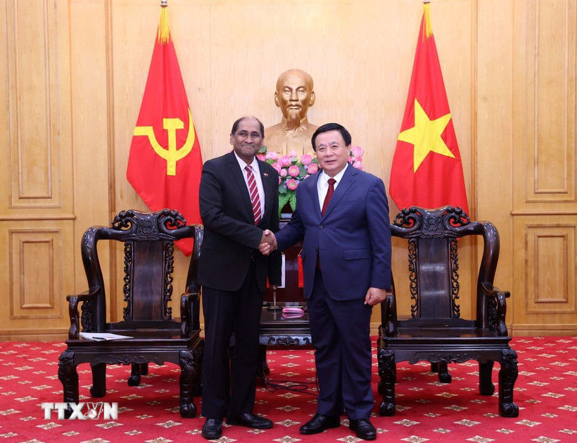 Việt Nam tăng cường hợp tác đào tạo, bồi dưỡng cán bộ với Singapore và Ireland