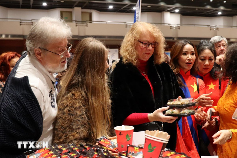 Việt Nam gây ấn tượng tại Hội chợ Từ thiện quốc tế 2025