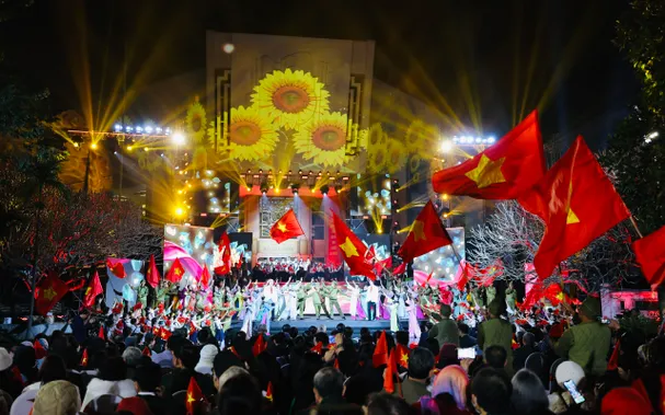 Cầu truyền hình “Hai tay xây dựng một sơn hà”: Xúc động và tự hào!