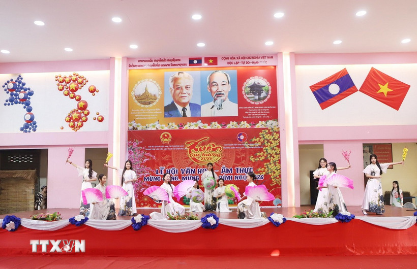 Xuân Bính Ngọ: Từ hương vị Tết truyền thống đến tình hữu nghị Việt Nam-Lào