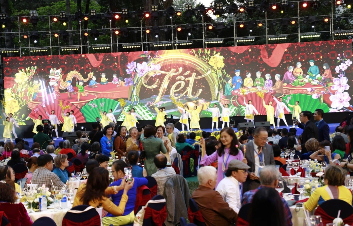 Hơn 1.000 kiều bào dự họp mặt Xuân Bính Ngọ 2026 tại TP.HCM