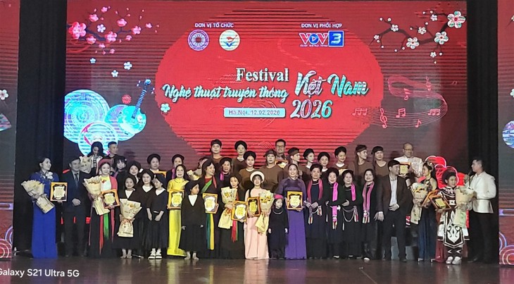 Khi dân ca Việt được cất lên từ những người con xa xứ