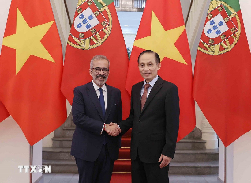 Bộ trưởng Ngoại giao Lê Hoài Trung hội đàm với Bộ trưởng Ngoại giao Bồ Đào Nha Paulo Rangel