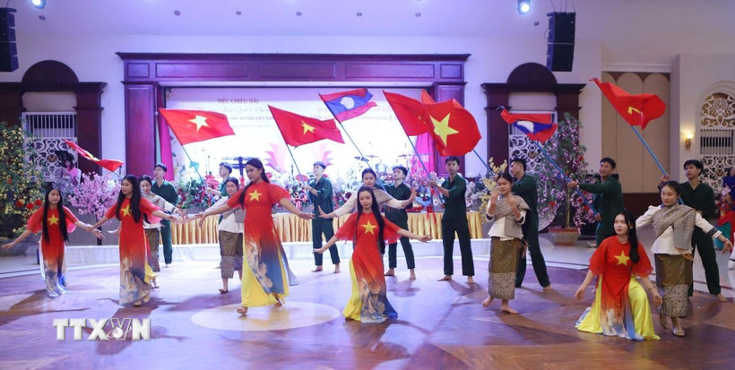 Lan tỏa văn hóa Việt Nam tại Lào qua tà áo dài