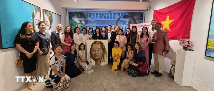 Văn hóa soi đường: Quảng bá hội họa Việt Nam tại Singapore