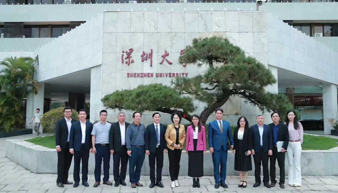 Hợp tác giáo dục và khoa học-công nghệ giữa Đại học Quốc gia TP.Hồ Chí Minh và Đại học Thâm Quyến (Trung Quốc)