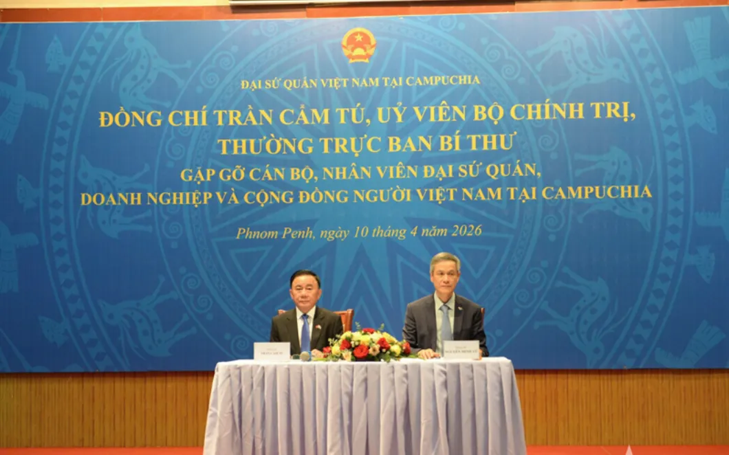 Thường trực Ban Bí thư Trần Cẩm Tú gặp gỡ cộng đồng người Việt Nam tại Campuchia