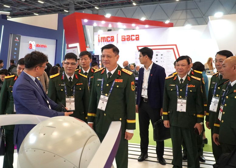 Việt Nam tham dự Triển lãm Quốc phòng và Hàng không vũ trụ SAHA 2026