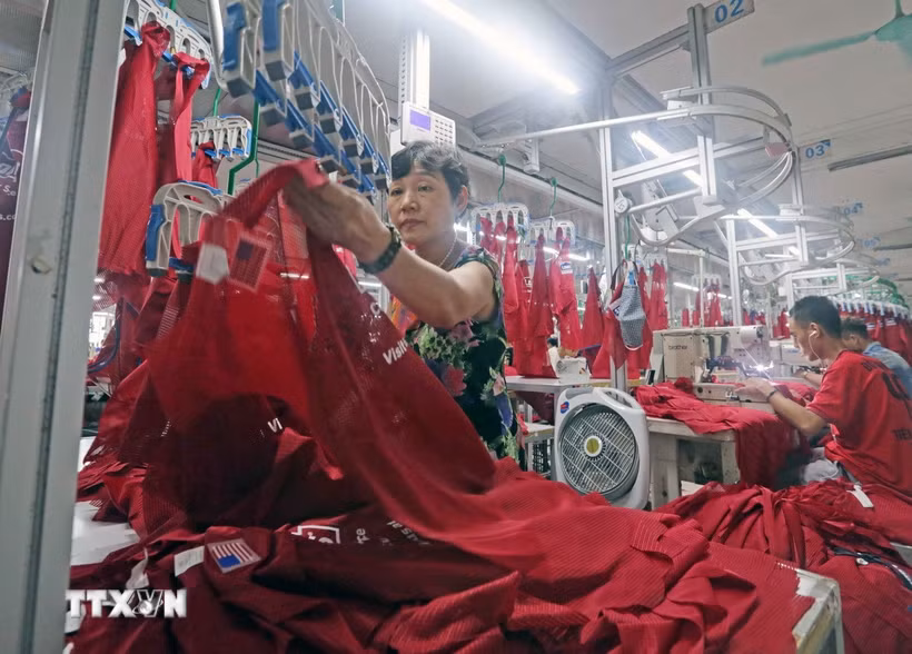 Vốn đầu tư của Việt Nam ra nước ngoài tăng gấp 2,3 lần so với cùng kỳ năm ngoái
