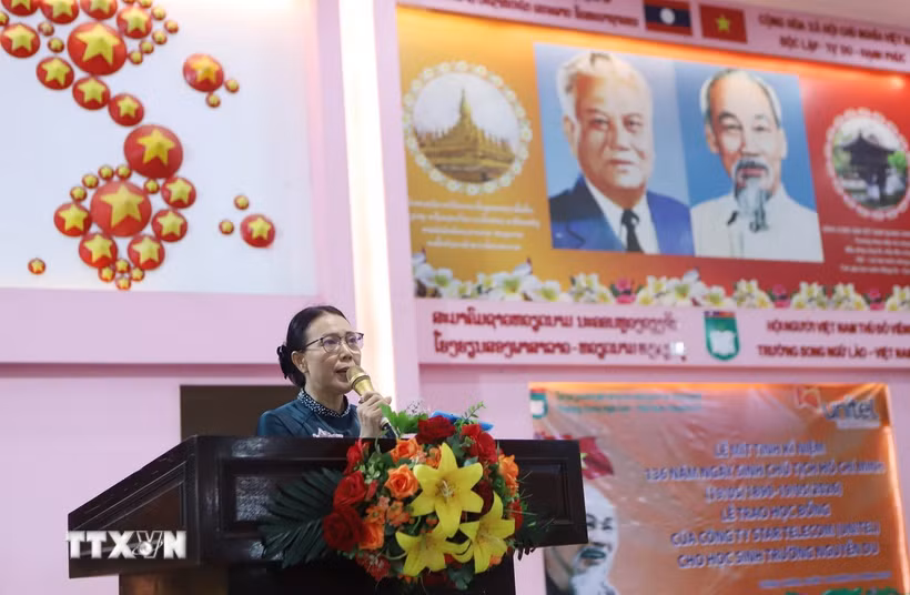 Trường Song ngữ Lào-Việt Nam Nguyễn Du tổ chức kỷ niệm Ngày sinh Bác Hồ