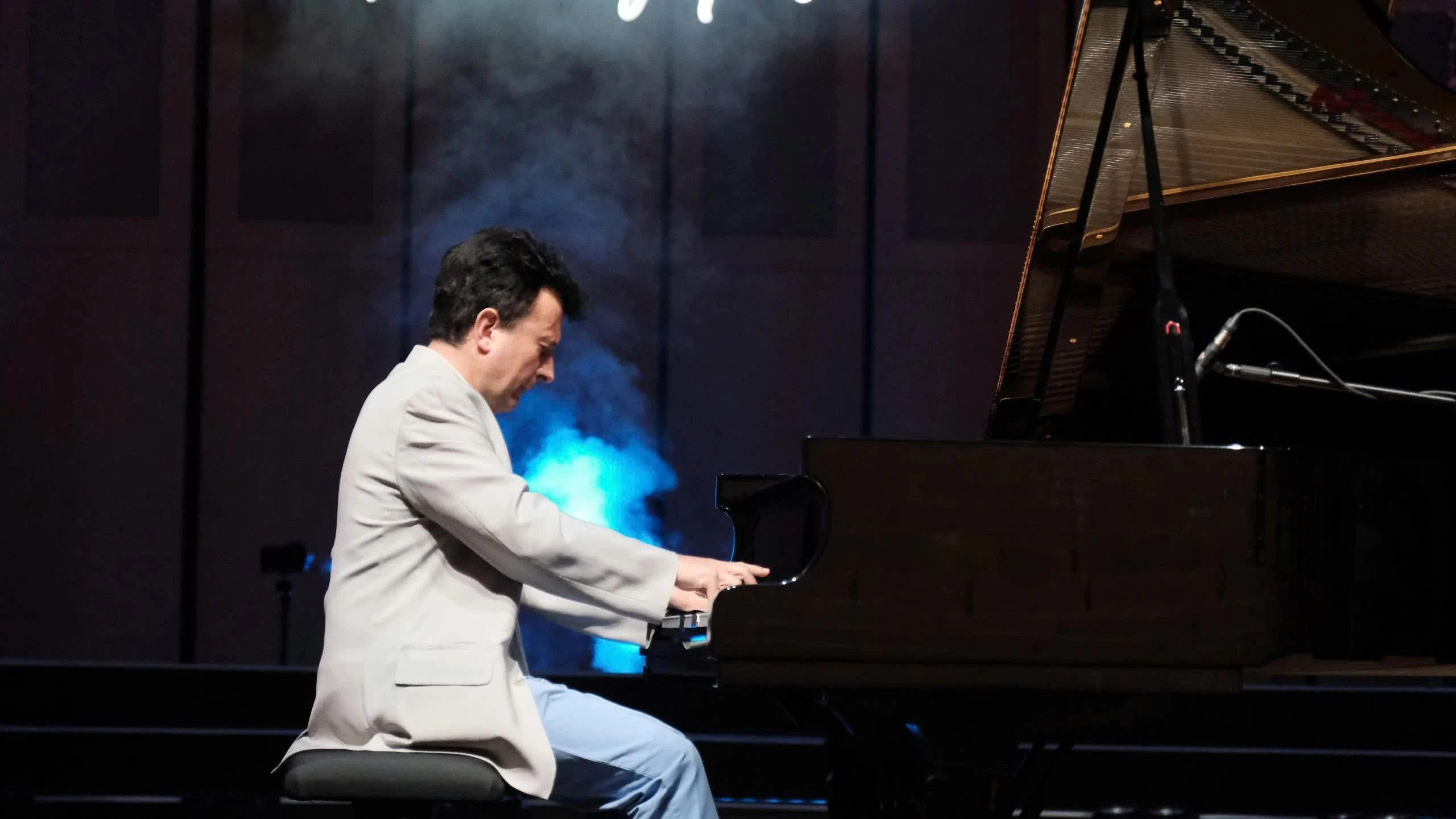 Để tiếng đàn piano kể câu chuyện hữu nghị Việt Nam-Ba Lan