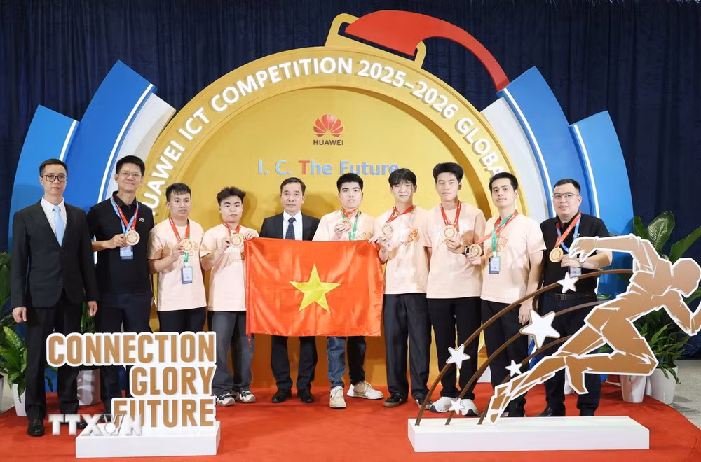 Sinh viên Việt Nam tỏa sáng tại sân chơi công nghệ hàng đầu thế giới ở Trung Quốc