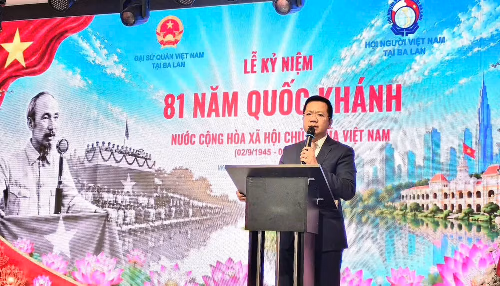 Tuyên dương học sinh, sinh viên Việt Nam tại Ba Lan xuất sắc nhân dịp Quốc khánh 2/9