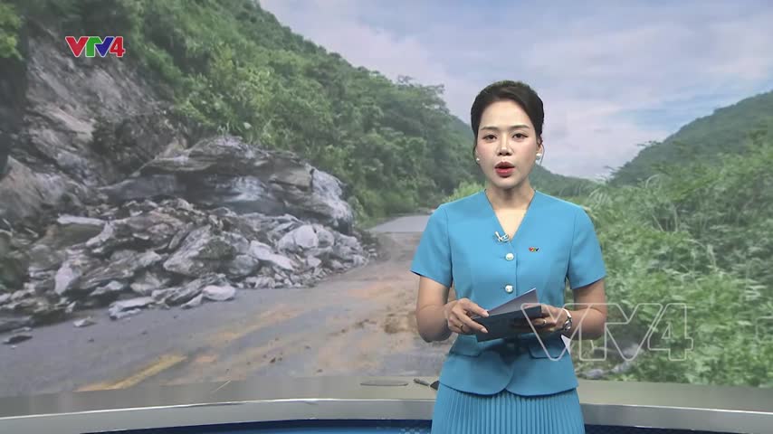Mưa lớn gây sạt lở nhiều tuyến đường