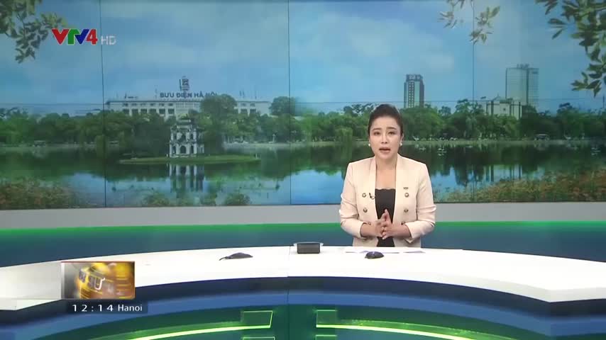 Nhặt rác tình nguyện để giữ gìn môi trường trong sạch cho Hà Nội