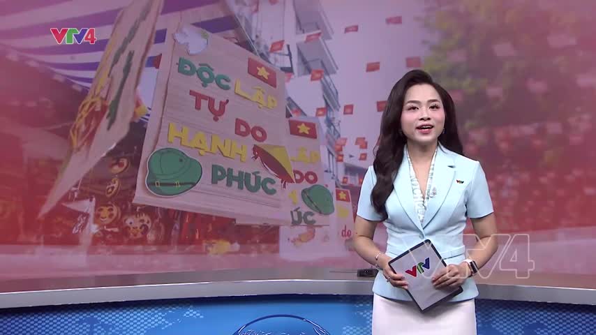 Nhộn nhịp mua sắm vật phẩm lưu niệm dịp lễ 2/9