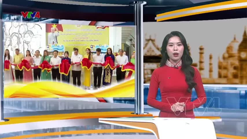 Trao tặng tủ sách tiếng Việt cho kiều bào tại Thái Lan