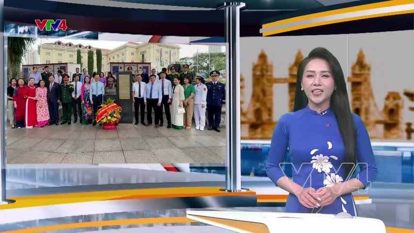 Cơ quan đại diện Viêt Nam tại Singapore dâng hoa Bác Hồ