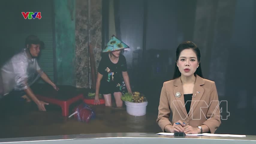 Người dân chạy lũ trong đêm