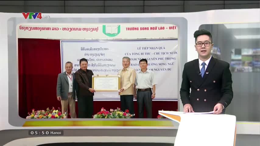 Trao quà tặng của Tổng Bí thư, Chủ tịch nước Nguyễn Phú Trọng tại Lào