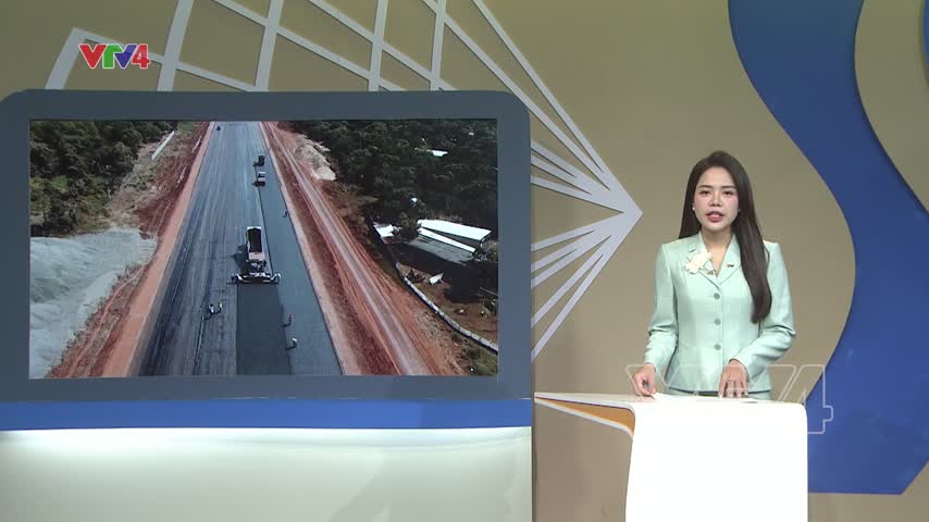 Công nhân thi công xuyên tết trên công trường