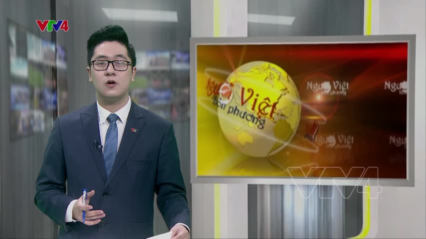 Tặng sổ bảo hiểm xã hội cho người dân vùng cao