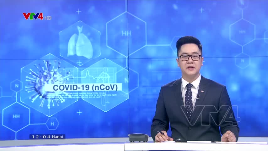 Tặng vật dụng y tế cho người dân biên giới