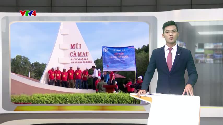 Chương trình tặng cờ tổ quốc cho ngư dân