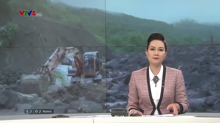 Nỗ lực thông đường sau mưa lũ