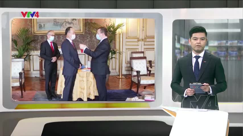Đại sứ Việt Nam tại Pháp nhận huân chương Bắc Đẩu Bội Tinh