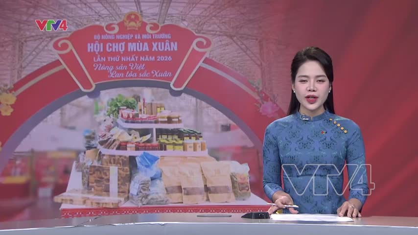 Người tiêu dùng hào hứng mua sắm tại hội chợ mùa Xuân