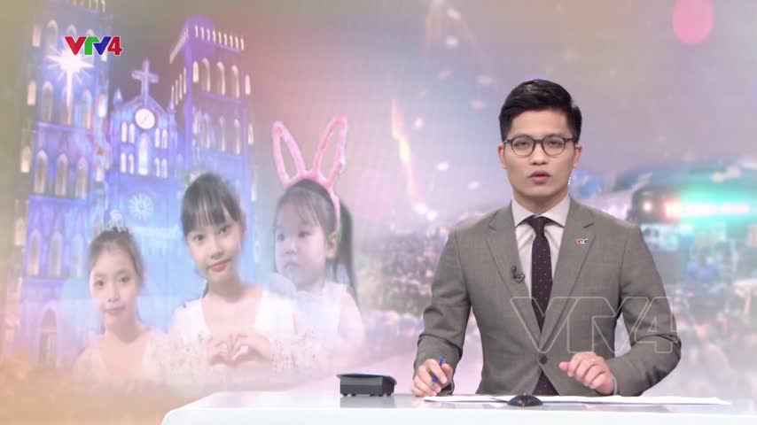 Nhiều người dân tưng bừng chung vui Noel