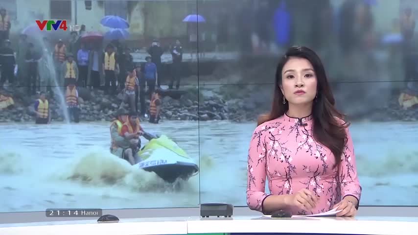 Đưa người vượt lũ qua sông