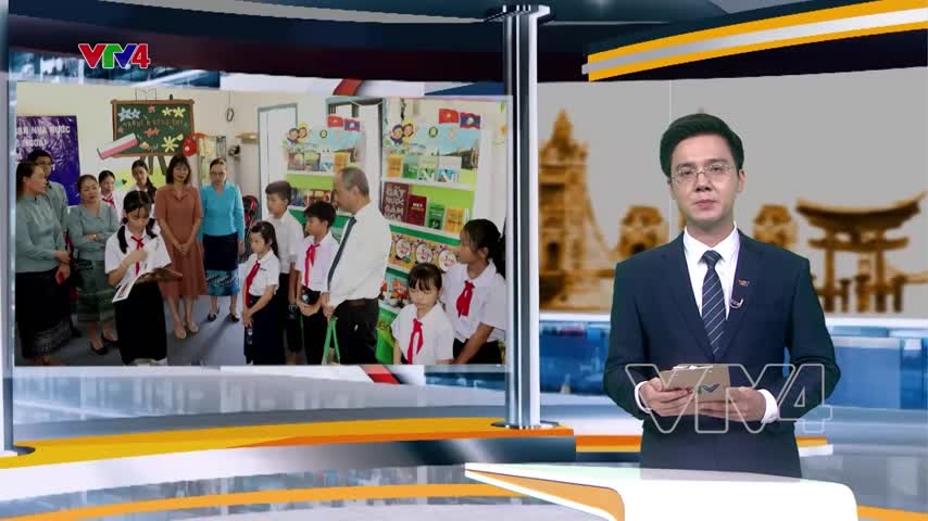 Trao tặng tủ sách tiếng Việt cho các trường Hữu nghị tại Nam Lào