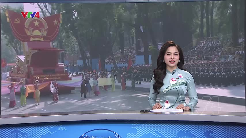 Phỏng vấn phóng viên nước ngoài tác nghiệp ở lễ Kỷ niệm 50 năm giải phóng miền Nam, thống nhất đất nước
