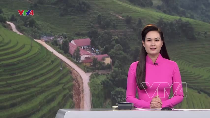 Dân vận hiến đất làm đường ở vùng cao