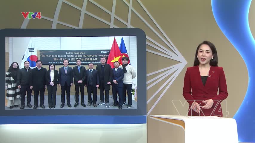 Hàn Quốc trao kỷ niệm chương cho Đại sứ Việt Nam vì những đóng góp dự án Làng Việt