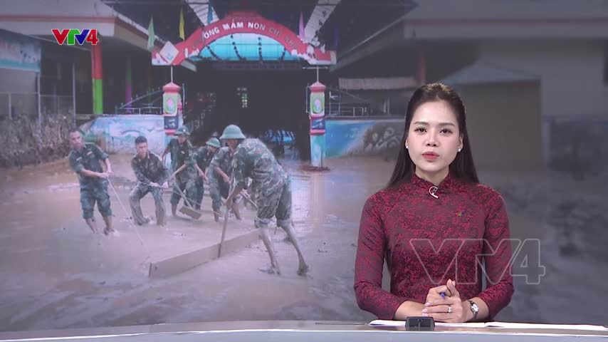 Nỗ lực dọn dẹp trường lớp sau lũ