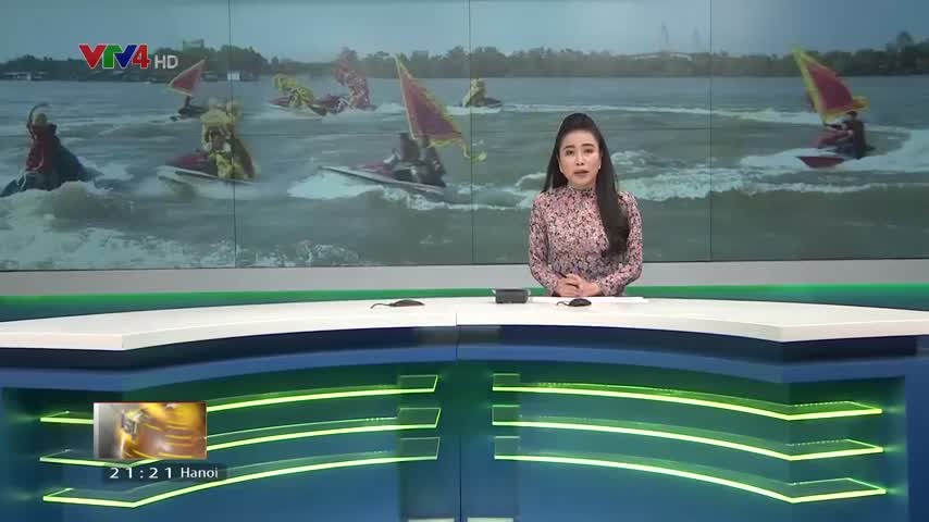 Múa lân trên mô tô nước