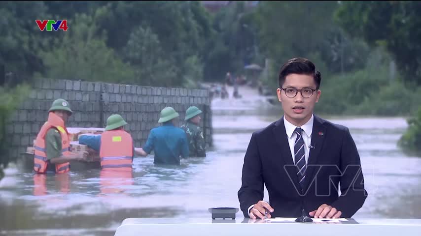Nước lũ ở miền Trung rút chậm