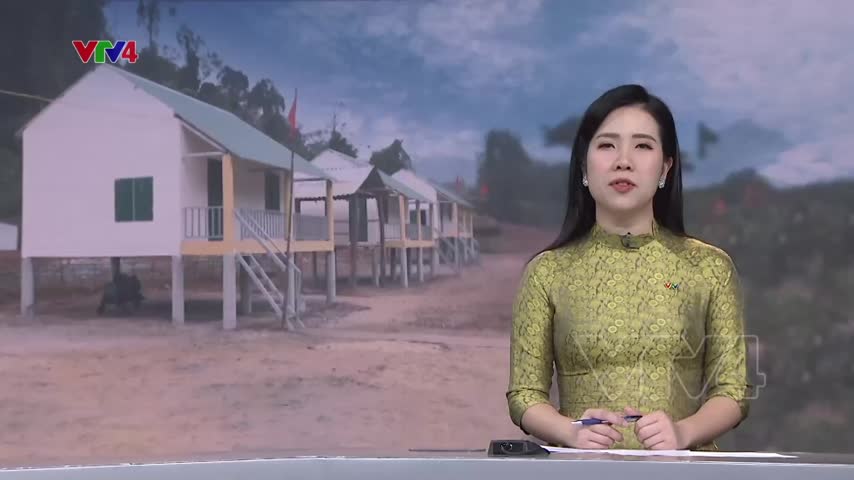 Bàn giao nhà ở cho đồng bào dân tộc thiểu số