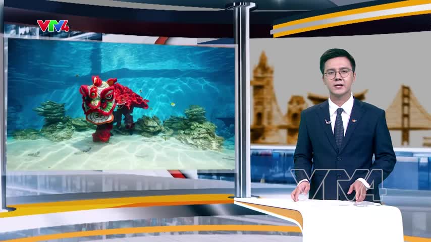 Thú vị múa lân dưới nước
