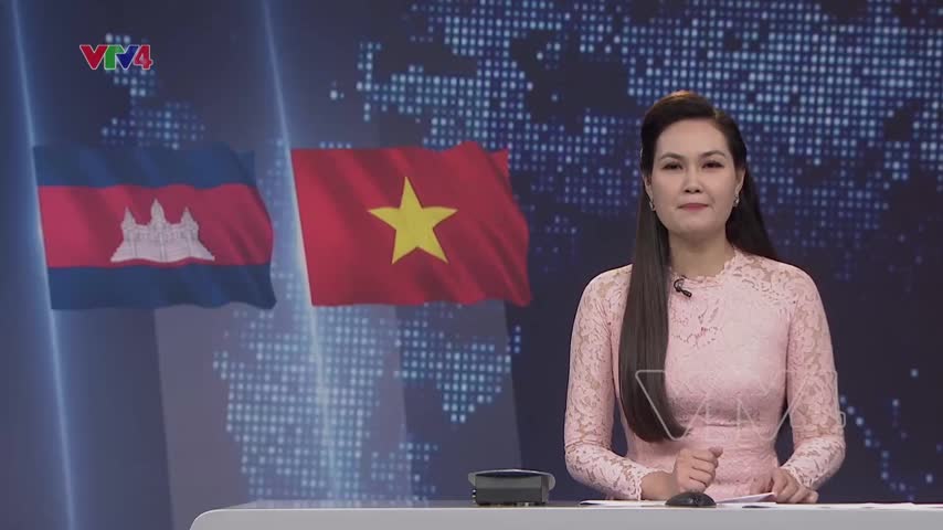Thủ tướng tặng Thủ tướng Campuchia sách của Tổng Bí thư