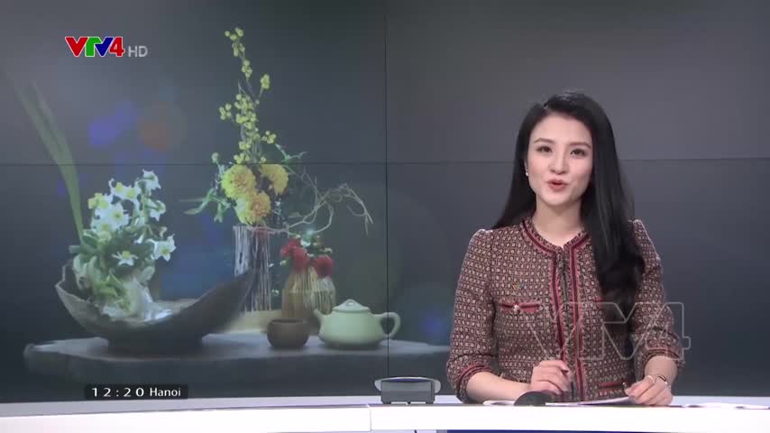 Ngẫu hứng cắm hoa nghệ thuật Ikebana trên gỗ lũa​