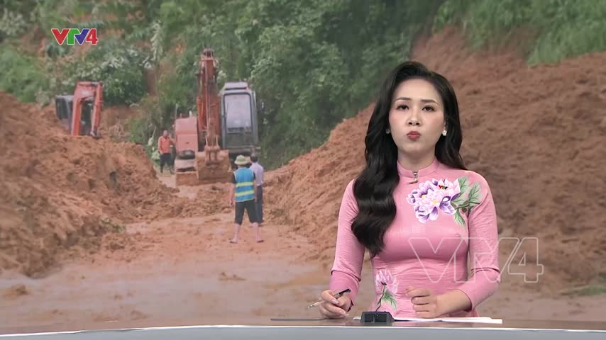 Nỗ lực tiếp cận bản làng bị chia cắt do sạt lở
